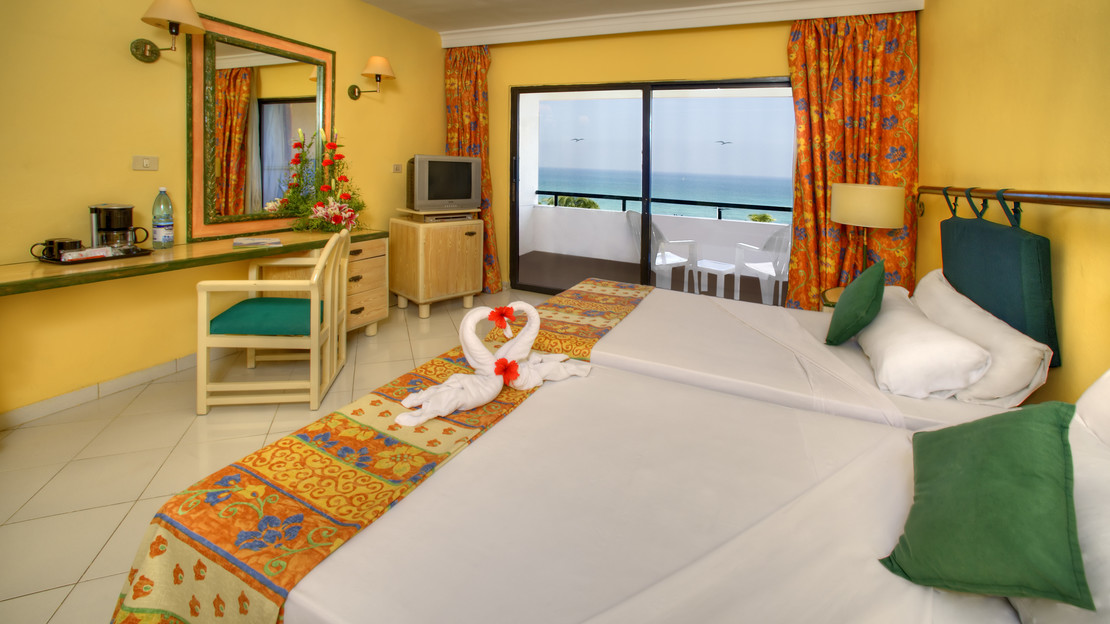 Breezes Bella Costa Hotel